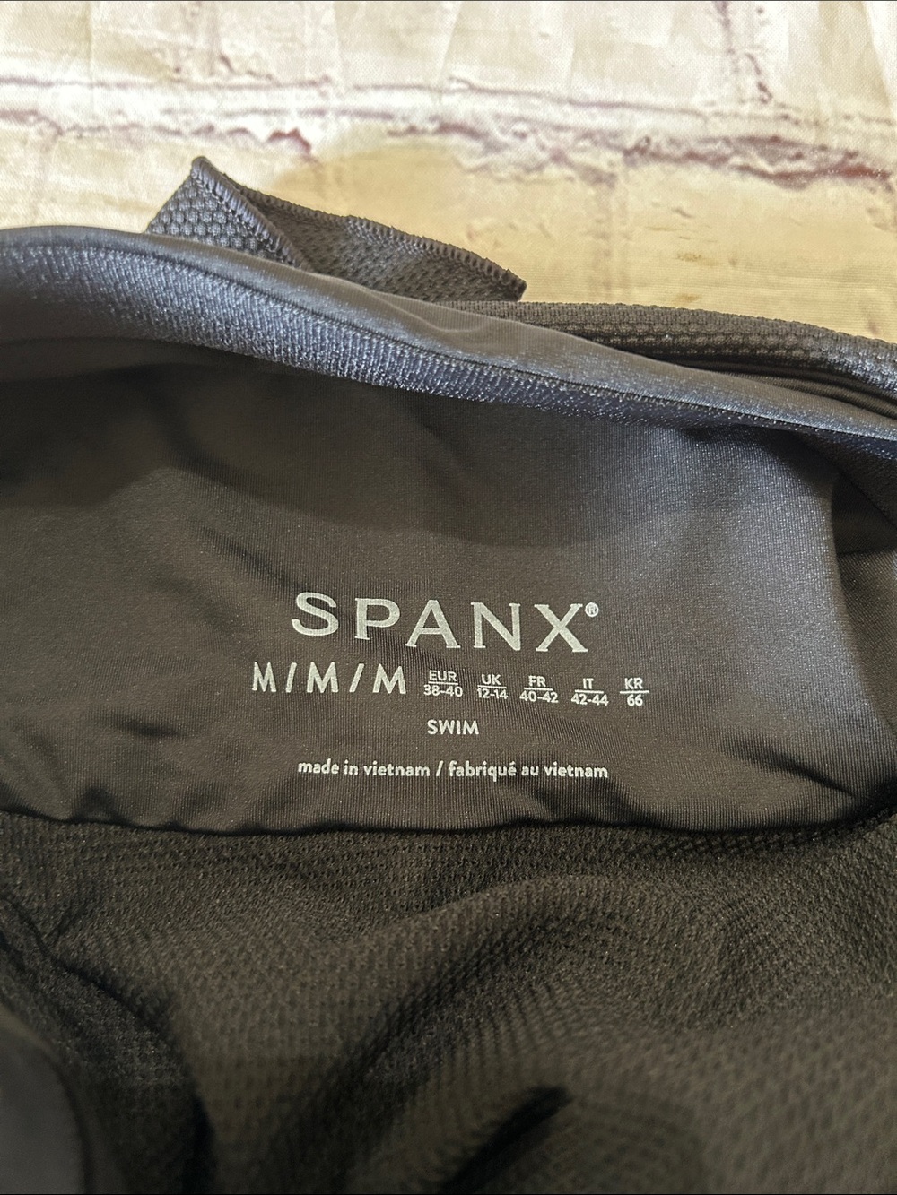 Spanx Swim NWT Pique Full Bust Halter Tankini Top Black Size Medium Bathing - Picture 7 of 7